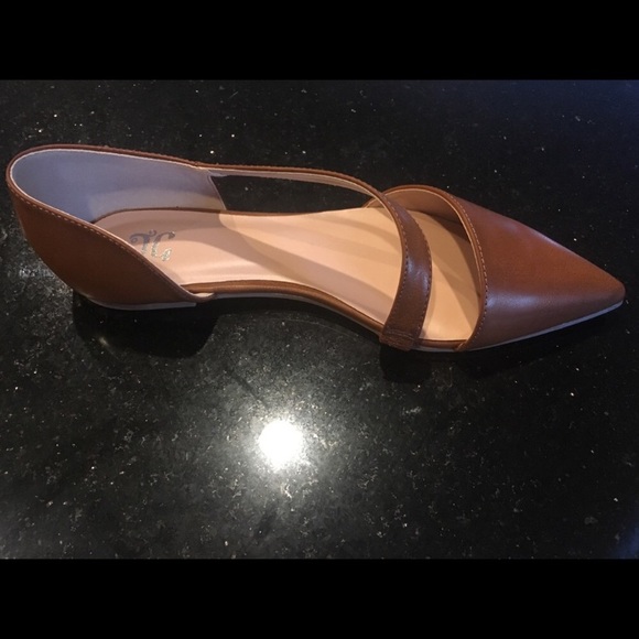 NWOT Pointed Flats - Picture 2 of 3
